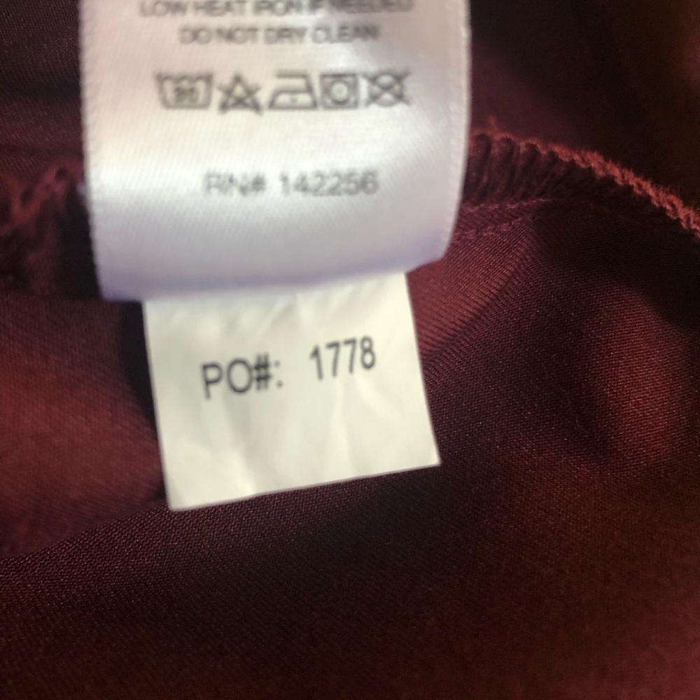Figs Women's Maroon/Burgundy Scrub Set Sz L - Picture 6 of 7